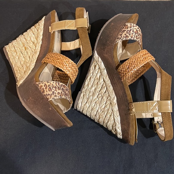 Carlos by Carlos Santana “Cypress” Platform Wedge - Picture 8 of 10